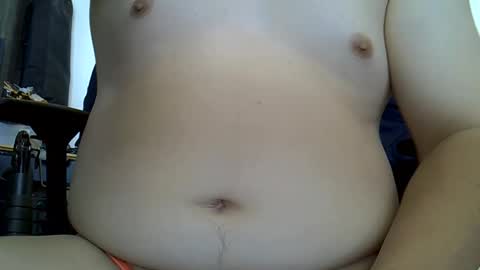 Snapshot of zxcv383645 chatting on 05-17-26, 04:32 zxcv383645 online show from 05-17-26, 04:32