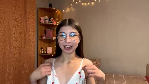 Snapshot of zyraelle chatting on 02-14-26, 04:37 Lilith online show from 02-14-26, 04:37