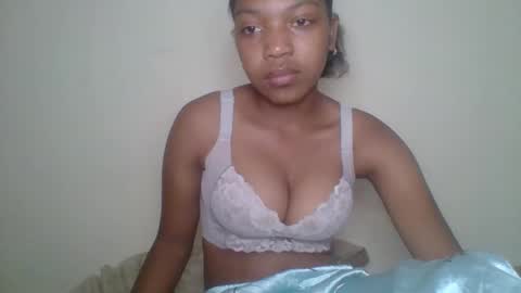 zyraelle_01 online show from 05-15-26, 08:49