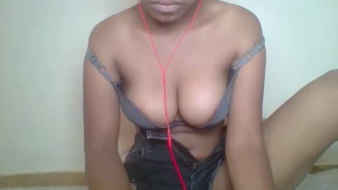 zyraelle_01 online show from 05-28-26, 08:22