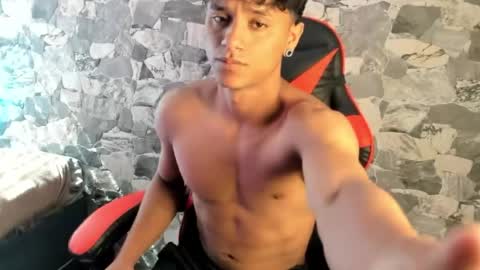 zyzz_1812 online show from 05-06-26, 07:08