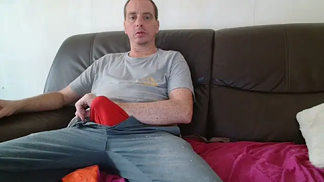 Snapshot of cloupefun chatting on 09-23-25, 11:57 cloupefun online show from 09-23-25, 11:57