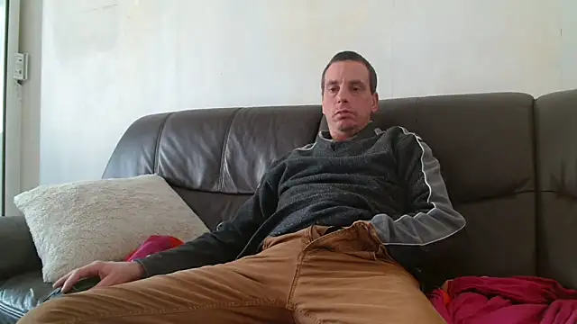 Snapshot of cloupefun chatting on 10-19-25, 01:56 cloupefun online show from 10-19-25, 01:56