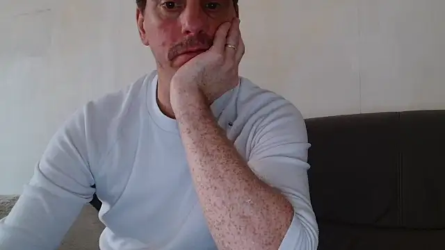 Snapshot of cloupefun chatting on 10-29-25, 07:54 cloupefun online show from 10-29-25, 07:54