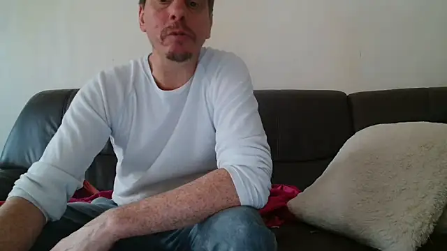 Snapshot of cloupefun chatting on 10-30-25, 08:05 cloupefun online show from 10-30-25, 08:05