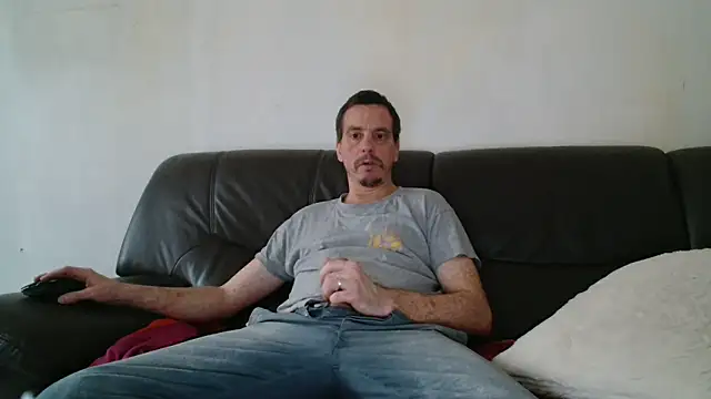 Snapshot of cloupefun chatting on 11-06-25, 08:15 cloupefun online show from 11-06-25, 08:15