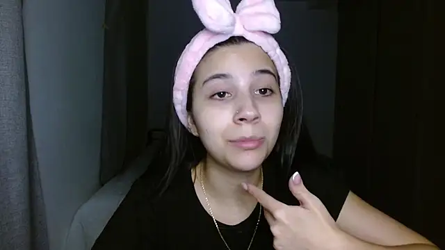 mia  lopez  online show from 11-13-25, 04:11