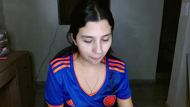 mia  lopez  online show from 06-18-26, 04:35