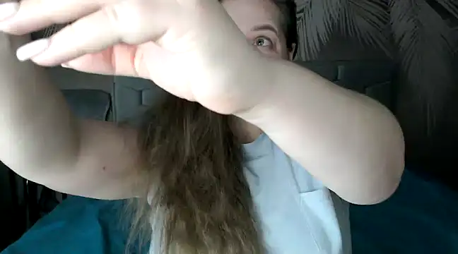 Snapshot of uliastar chatting on 12-14-24, 07:18 uliastar online show from 12-14-24, 07:18