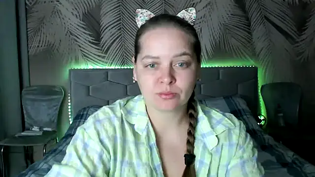 Snapshot of uliastar chatting on 10-13-25, 05:40 uliastar online show from 10-13-25, 05:40