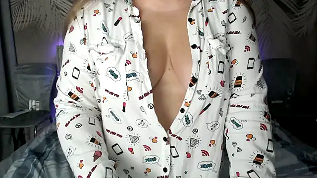 Snapshot of uliastar chatting on 10-15-25, 07:19 uliastar online show from 10-15-25, 07:19