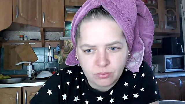 Snapshot of uliastar chatting on 10-18-25, 05:32 uliastar online show from 10-18-25, 05:32