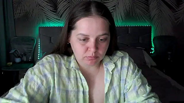 uliastar online show from 05-13-26, 06:33