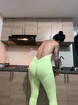 valeriia25  online show from 11-26-25, 12:44