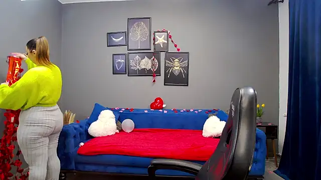 Katewalker  online show from 02-14-25, 06:19