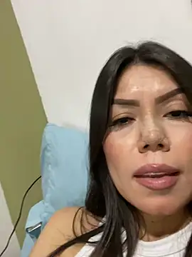 Snapshot of martina_contreras chatting on 03-11-25, 08:09 martina contreras online show from 03-11-25, 08:09