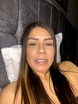 Snapshot of martina_contreras chatting on 10-31-25, 07:09 martina contreras online show from 10-31-25, 07:09