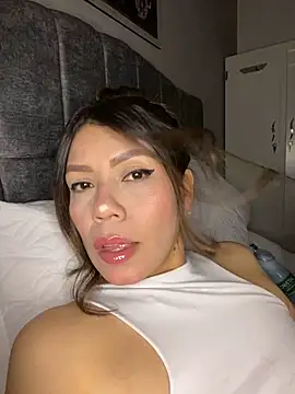 Snapshot of martina_contreras chatting on 02-25-26, 06:12 martina contreras online show from 02-25-26, 06:12