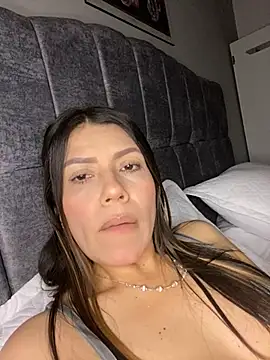 Snapshot of martina_contreras chatting on 03-13-26, 04:08 martina contreras online show from 03-13-26, 04:08