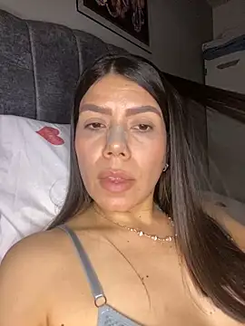 Snapshot of martina_contreras chatting on 04-10-26, 12:05 martina contreras online show from 04-10-26, 12:05