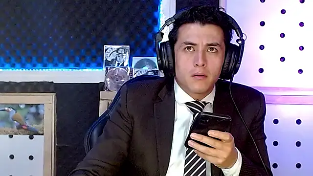 Snapshot of Darko0717 chatting on 01-06-25, 10:58 Darko0717 online show from 01-06-25, 10:58