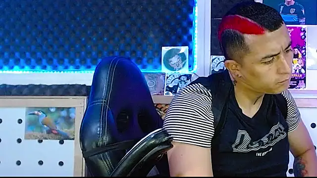 Snapshot of Darko0717 chatting on 03-21-25, 02:07 Darko0717 online show from 03-21-25, 02:07