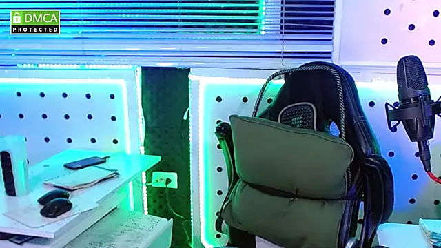 Darko0717 online show from 10-21-25, 01:34