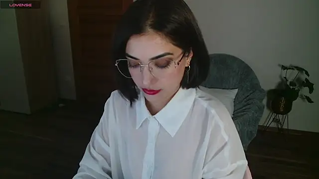 mollyopris96 online show from 10-20-25, 11:27