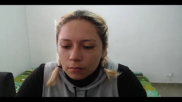 Snapshot of MommyMiaWs chatting on 02-07-25, 01:43 MommyMiaWs online show from 02-07-25, 01:43