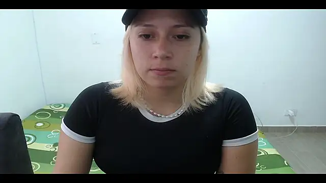 Snapshot of MommyMiaWs chatting on 02-09-25, 01:25 MommyMiaWs online show from 02-09-25, 01:25