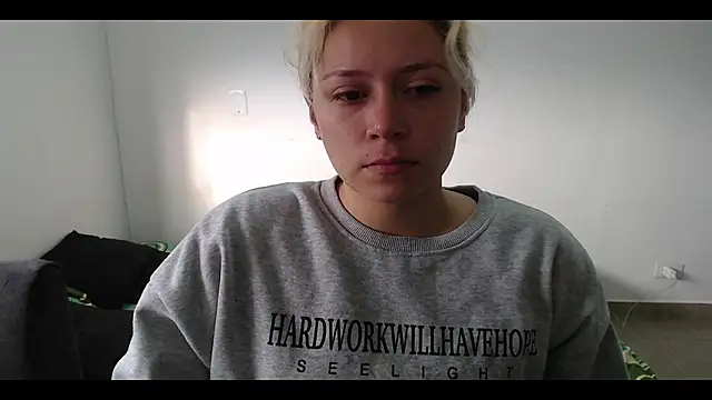 Snapshot of MommyMiaWs chatting on 02-15-25, 12:33 MommyMiaWs online show from 02-15-25, 12:33