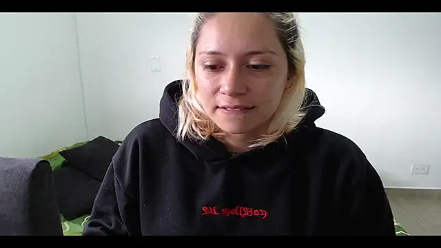Snapshot of MommyMiaWs chatting on 02-16-25, 12:54 MommyMiaWs online show from 02-16-25, 12:54
