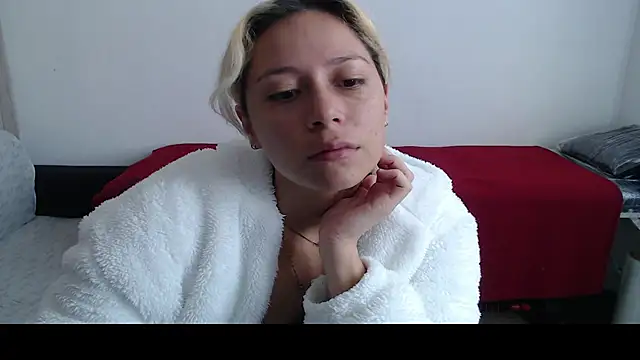 Snapshot of MommyMiaWs chatting on 03-13-25, 02:01 MommyMiaWs online show from 03-13-25, 02:01