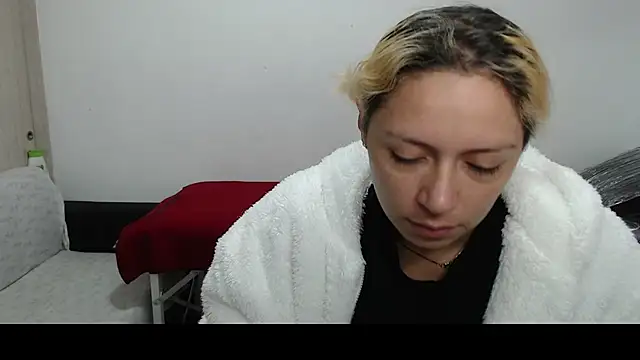 Snapshot of MommyMiaWs chatting on 03-17-25, 12:46 MommyMiaWs online show from 03-17-25, 12:46