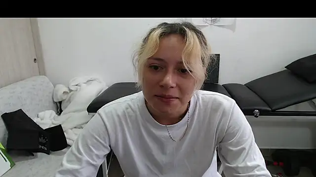 Snapshot of MommyMiaWs chatting on 03-22-25, 04:58 MommyMiaWs online show from 03-22-25, 04:58