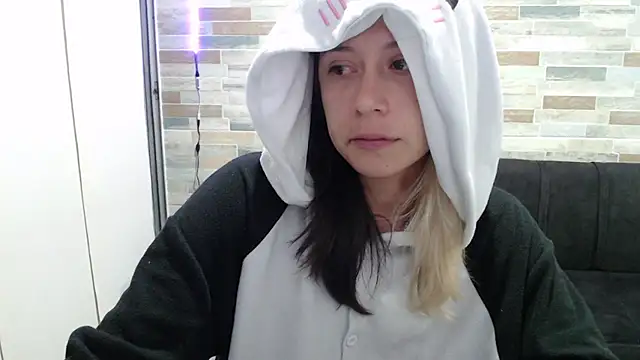 Snapshot of MommyMiaWs chatting on 09-24-25, 01:53 MommyMiaWs online show from 09-24-25, 01:53