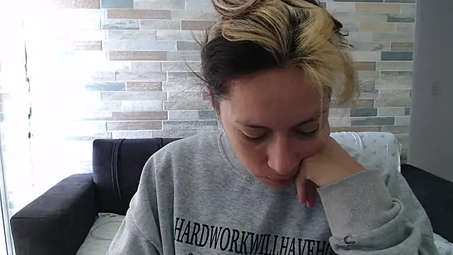 Snapshot of MommyMiaWs chatting on 09-26-25, 03:16 MommyMiaWs online show from 09-26-25, 03:16