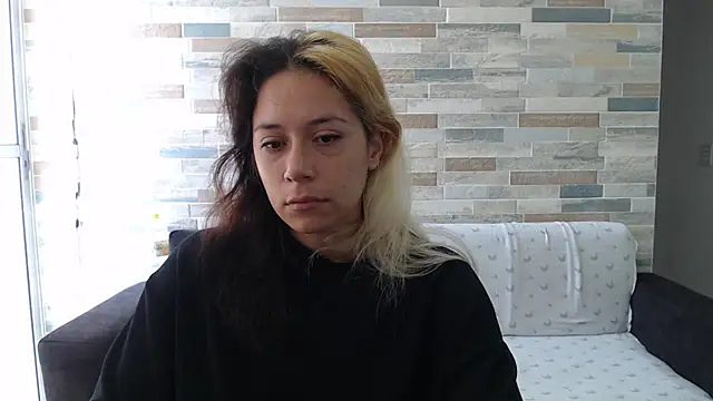 Snapshot of MommyMiaWs chatting on 09-29-25, 02:11 MommyMiaWs online show from 09-29-25, 02:11