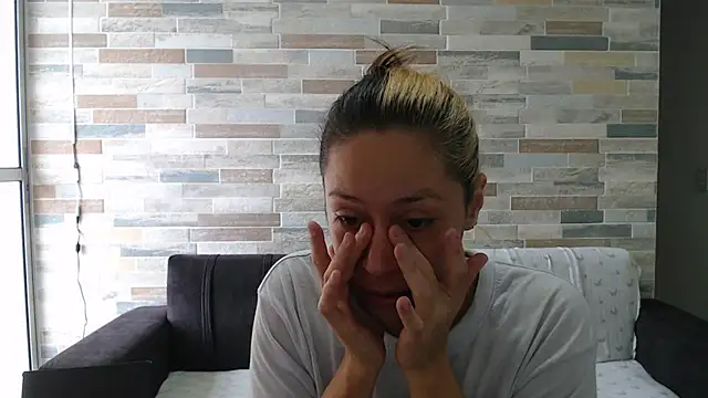 Snapshot of MommyMiaWs chatting on 09-30-25, 04:34 MommyMiaWs online show from 09-30-25, 04:34