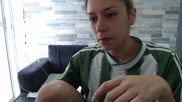 Snapshot of MommyMiaWs chatting on 10-01-25, 04:02 MommyMiaWs online show from 10-01-25, 04:02