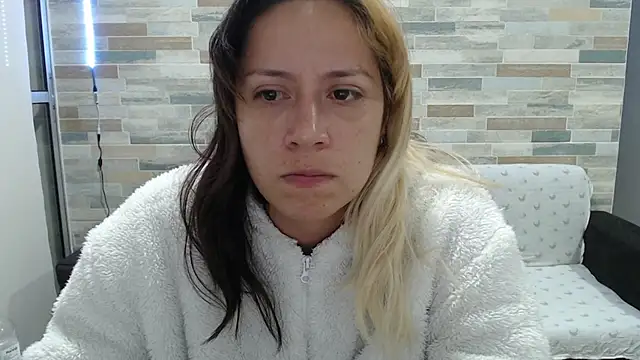 Snapshot of MommyMiaWs chatting on 10-03-25, 02:41 MommyMiaWs online show from 10-03-25, 02:41