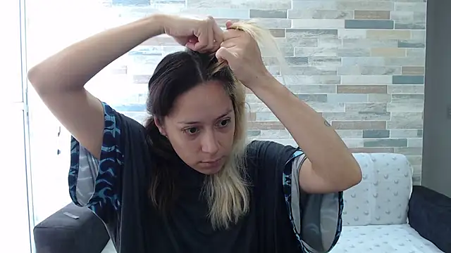 Snapshot of MommyMiaWs chatting on 10-05-25, 01:09 MommyMiaWs online show from 10-05-25, 01:09