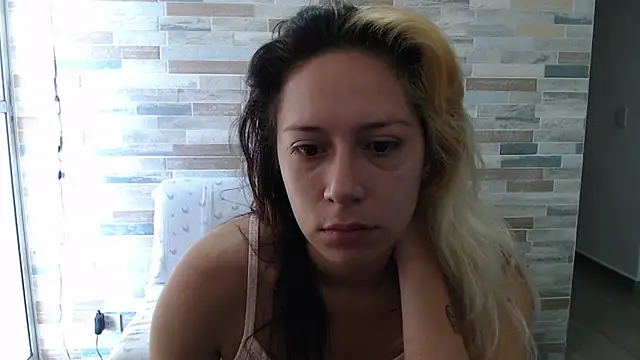 Snapshot of MommyMiaWs chatting on 10-09-25, 01:20 MommyMiaWs online show from 10-09-25, 01:20