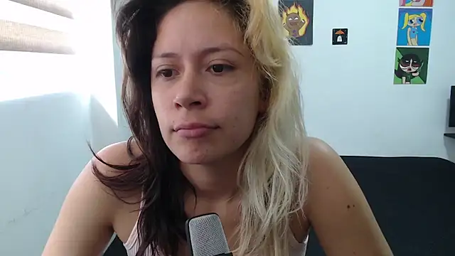 Snapshot of MommyMiaWs chatting on 10-14-25, 01:01 MommyMiaWs online show from 10-14-25, 01:01