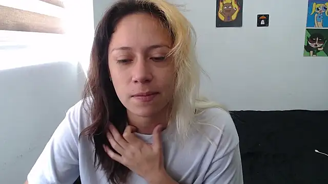 Snapshot of MommyMiaWs chatting on 10-15-25, 02:28 MommyMiaWs online show from 10-15-25, 02:28