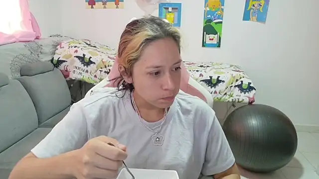 Snapshot of MommyMiaWs chatting on 04-20-26, 01:14 MommyMiaWs online show from 04-20-26, 01:14