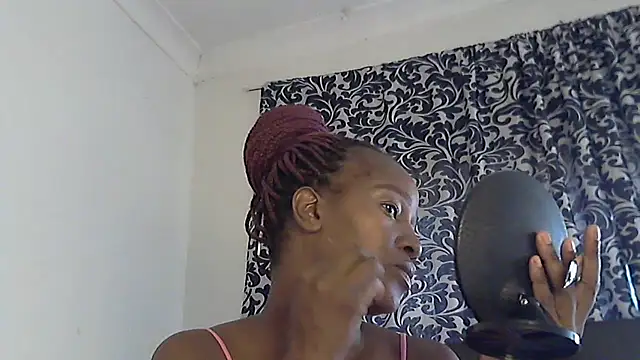 Snapshot of sluttylaura21 chatting on 02-13-25, 06:30 sluttylaura21 online show from 02-13-25, 06:30