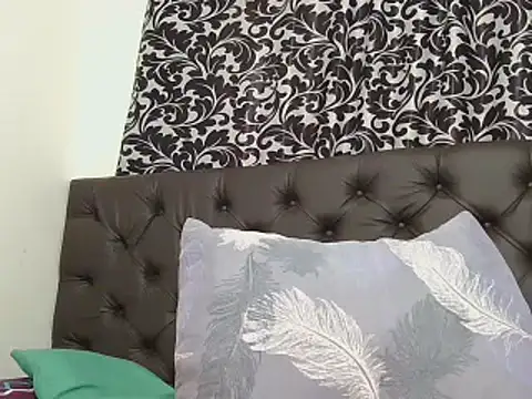 Snapshot of sluttylaura21 chatting on 02-16-25, 01:38 sluttylaura21 online show from 02-16-25, 01:38