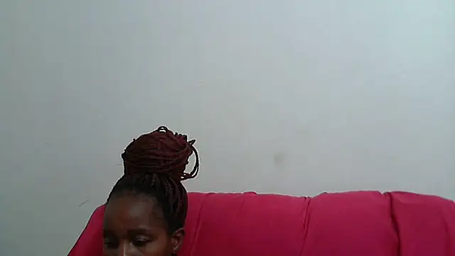 Snapshot of sluttylaura21 chatting on 02-19-25, 02:01 sluttylaura21 online show from 02-19-25, 02:01