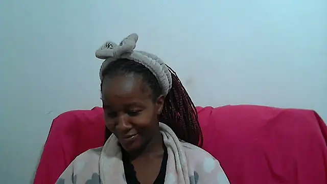 Snapshot of sluttylaura21 chatting on 02-20-25, 06:17 sluttylaura21 online show from 02-20-25, 06:17